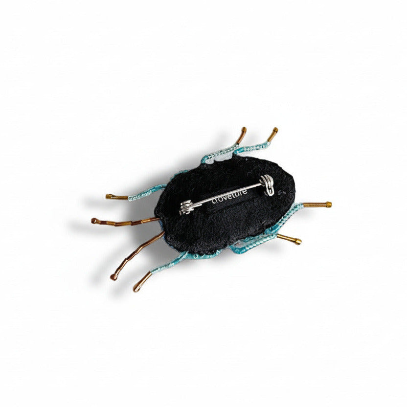 Broche Trovelore Bug Picasso, détail verso, feutre noir et fermoir épingle acier inoxydable.